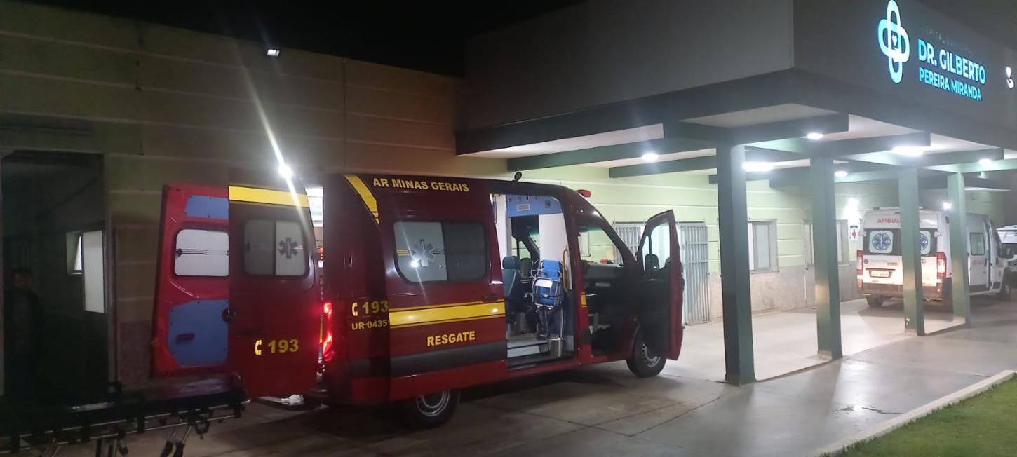 Mulher fica ferida após colisão frontal entre dois carros na BR-146