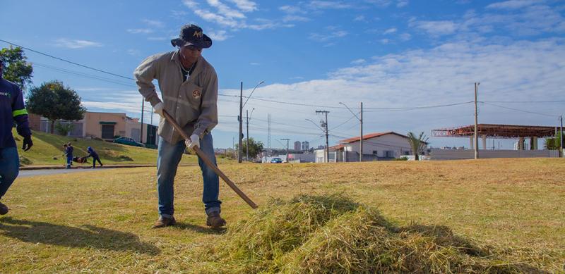 Veja aqui a programação de tapa-buracos e capina da Prefeitura