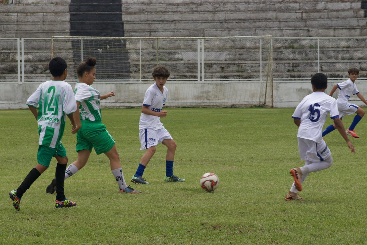 5ª edição da Manhã Esportiva reúne centenas de participantes no Estádio Fausto Alvim