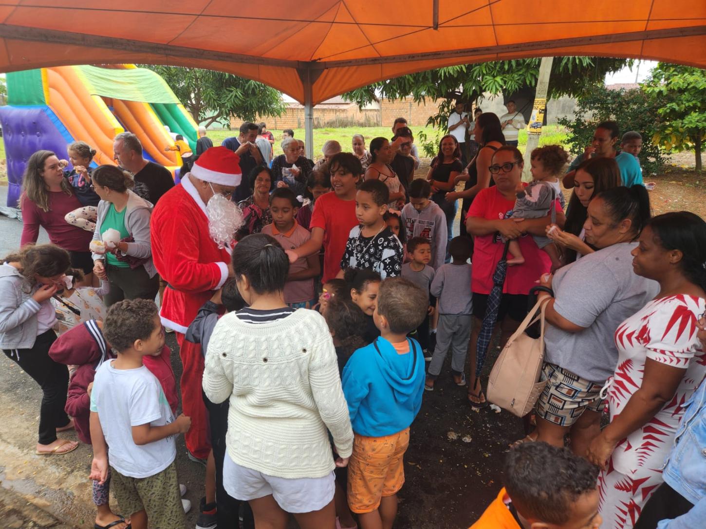 Copasa abraça Natal Solidário e fortalece vínculo com comunidades de Araxá 