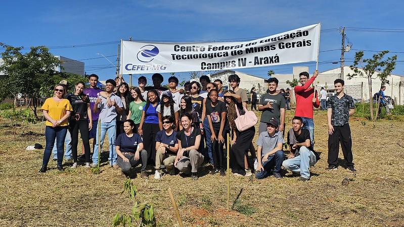Iniciativa mobiliza comunidade e cria a primeira microfloresta urbana de Araxá