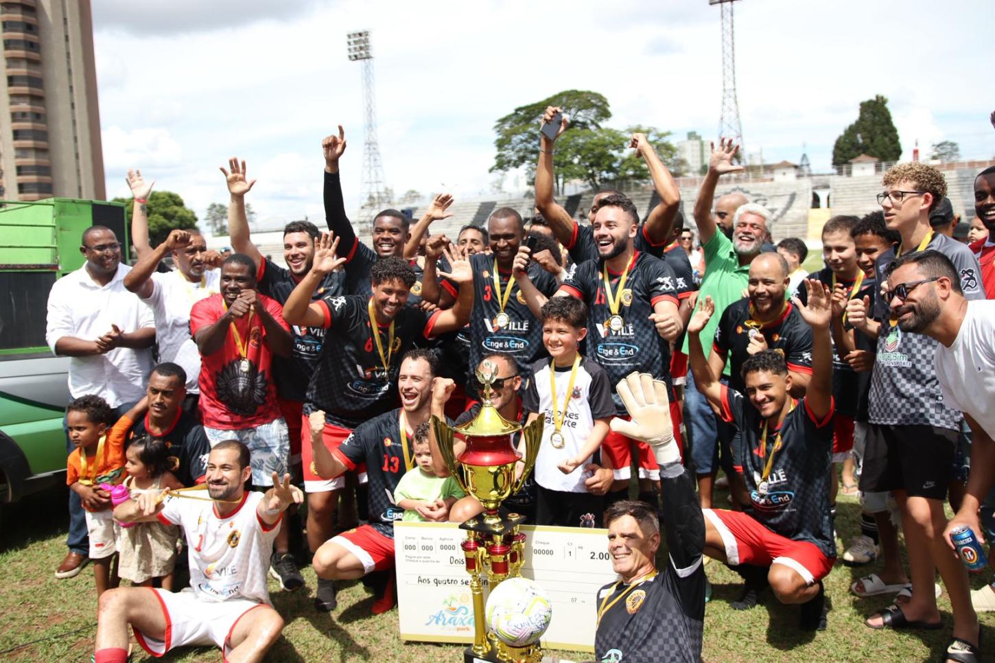 Santa Vitória é campeão do Ruralão 2025 no Estádio Fausto Alvim