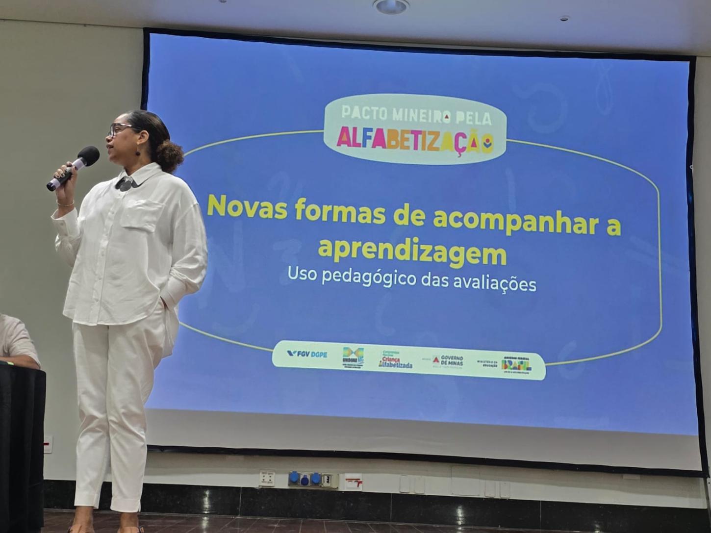 Secretaria de Educação de Araxá participa de ciclo formativo do Pacto Mineiro pela Alfabetização