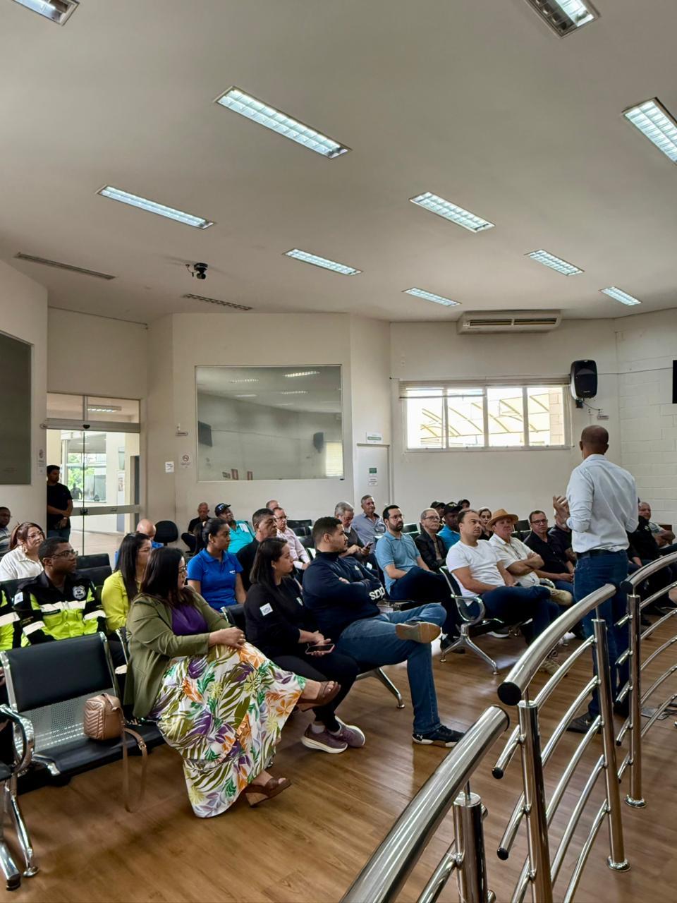 Câmara de Araxá debate fiscalização de aplicativos de mobilidade urbana