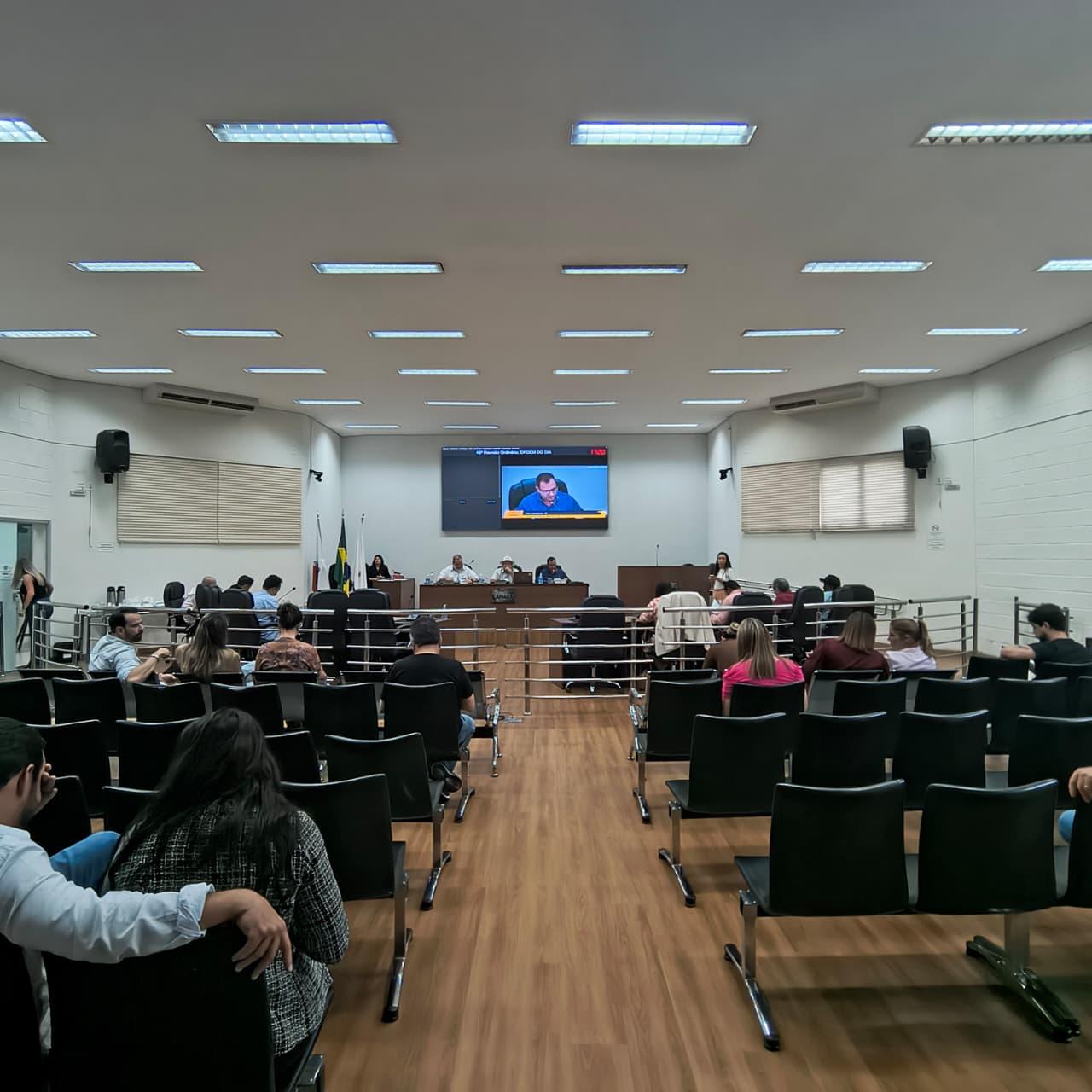 Câmara de Araxá realiza primeira sessão do ano com uso da tribuna e aprova projetos de fomento a entidades