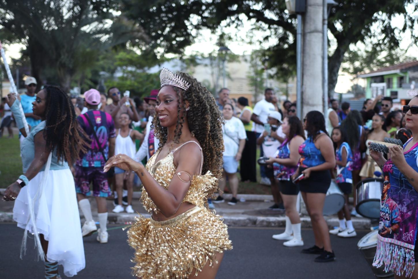 CarnAraxá 2026 reúne mais de 20 mil pessoas em quatro dias de festa