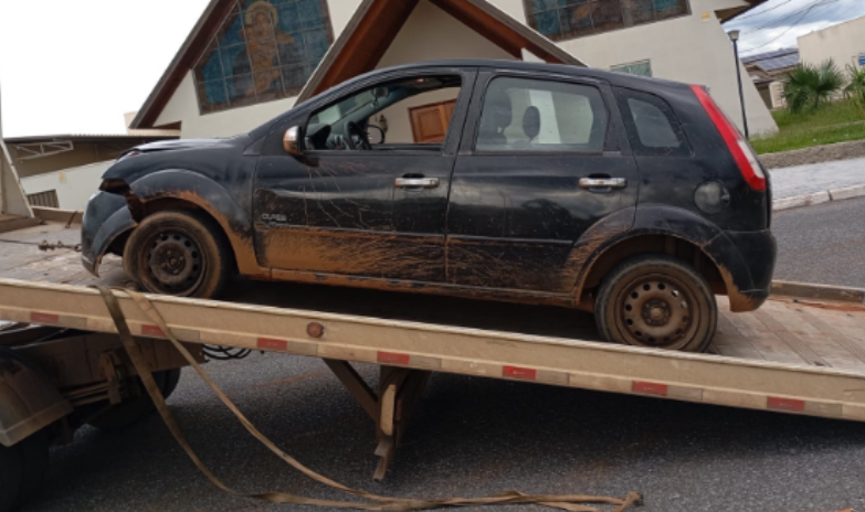 Motorista é preso após perseguição policial e fuga em alta velocidade em Araxá