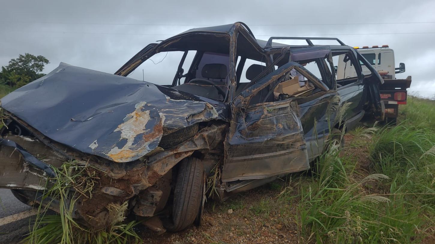 Motorista morre após capotamento na BR-146