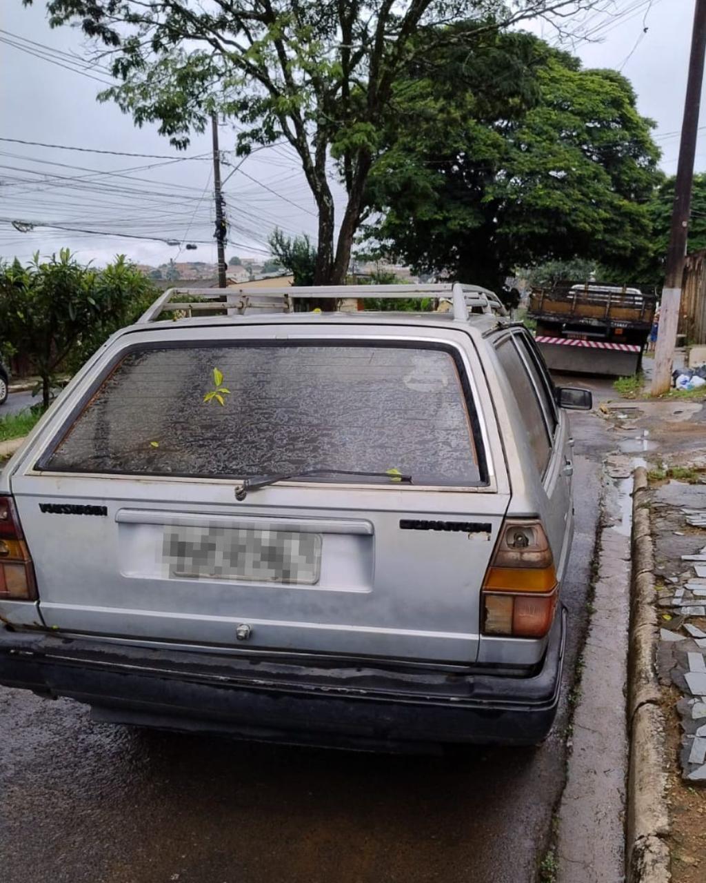 Prefeitura de Araxá intensifica notificação e remoção de veículos abandonados em vias públicas