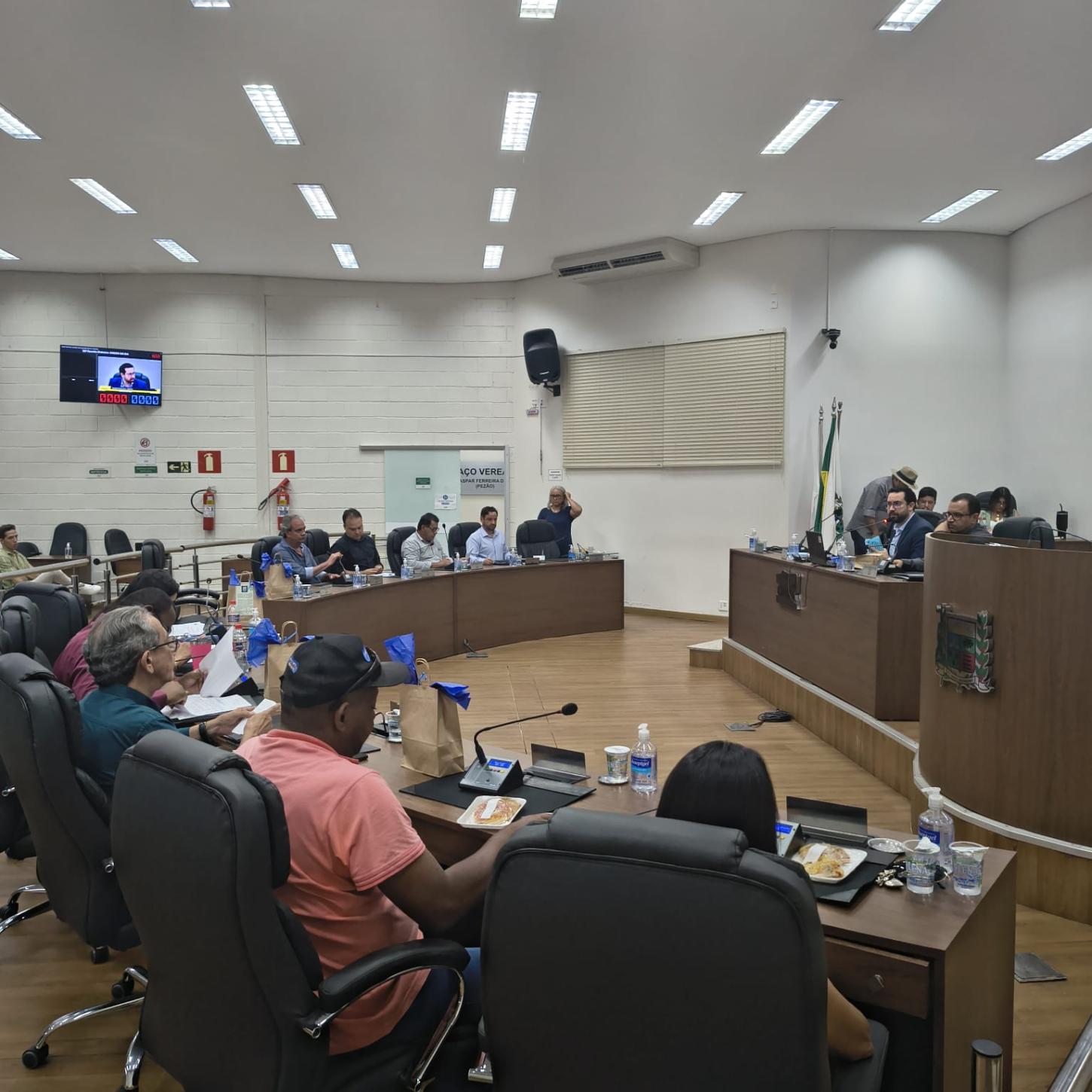 Câmara de Araxá aprova 9 projetos e debate melhorias para a cidade