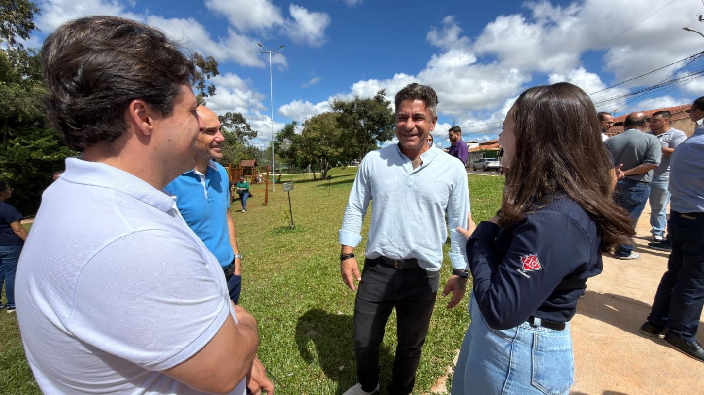 Parceria entre Prefeitura e iniciativa privada inaugura nova praça no setor oeste de Araxá