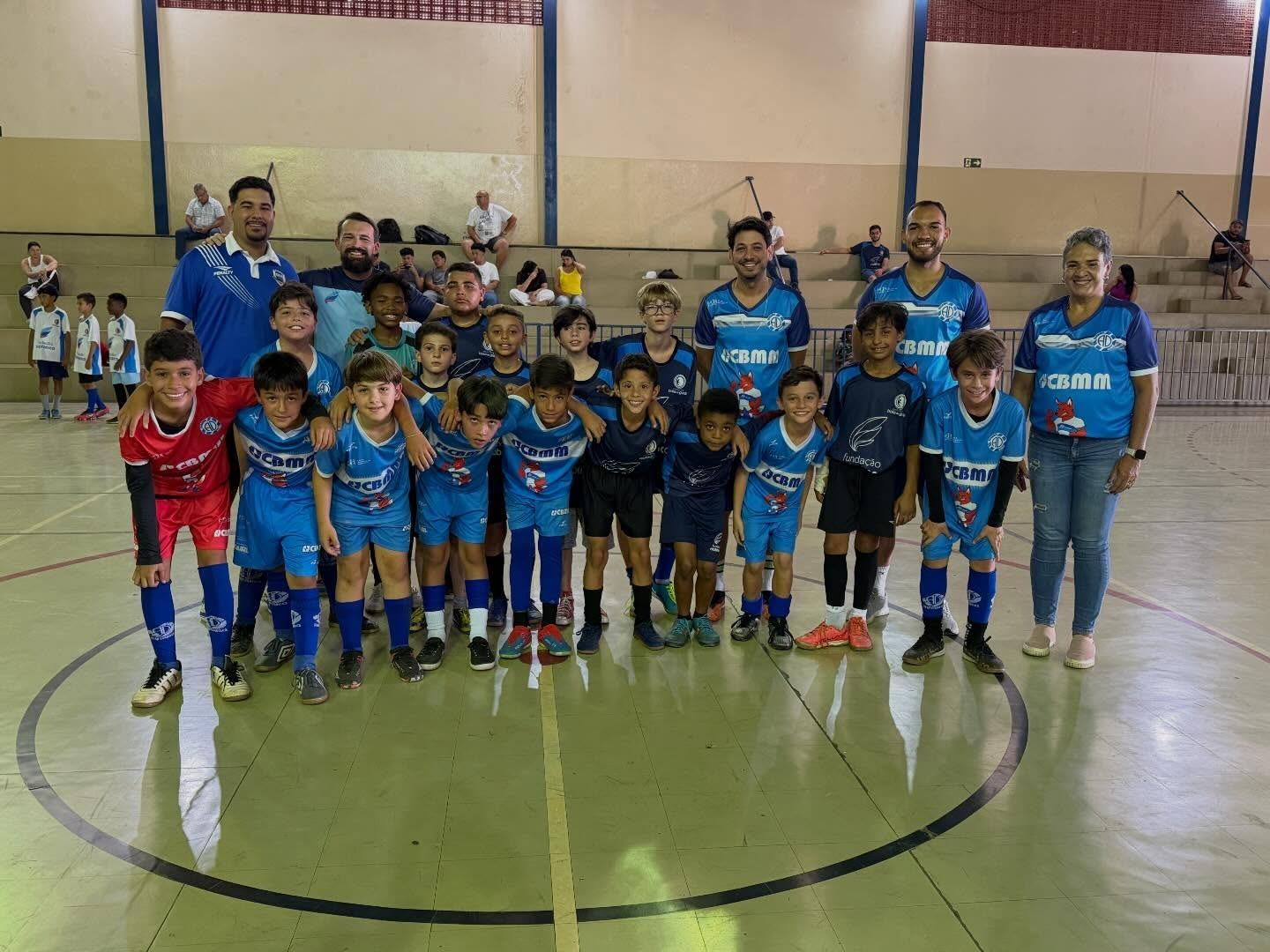 Alunos do Projeto Lobinho participam de jogo-treino contra a equipe do Rio Branco