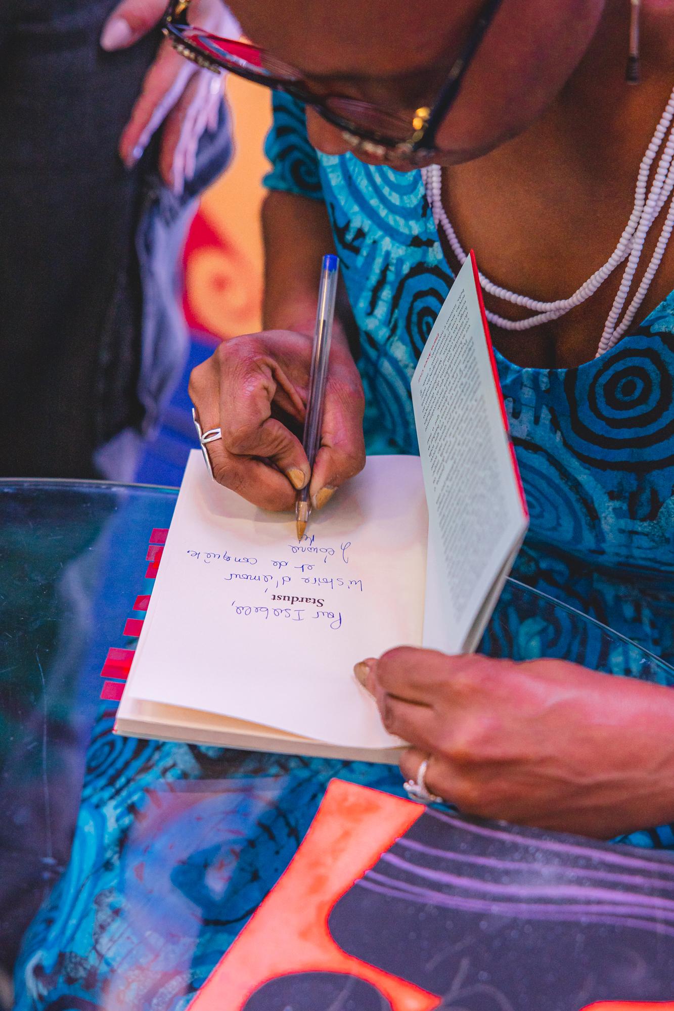 Até 4/5 - Inscrições para lançamento de livro no 14º Fliaraxá