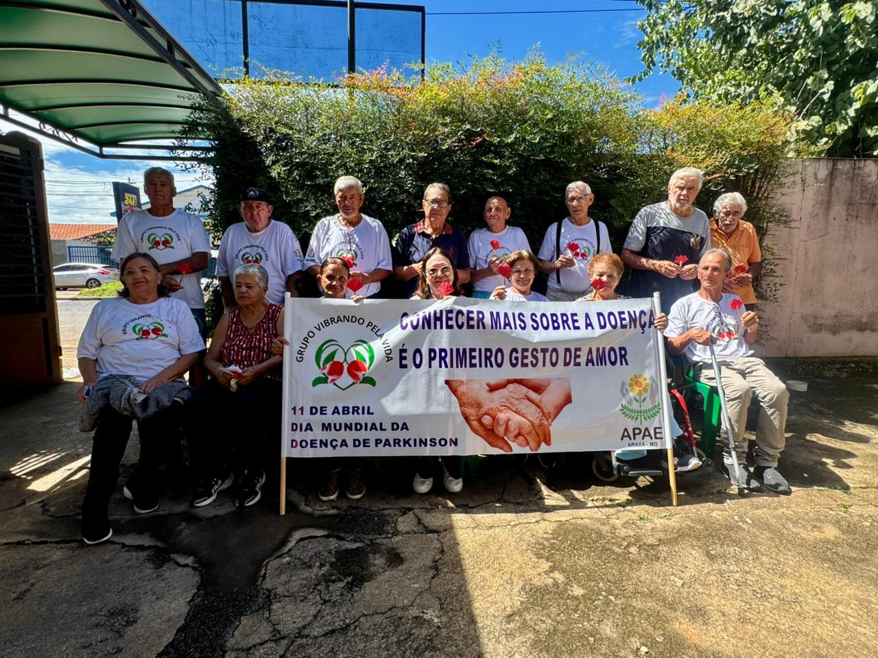 Atendimento interdisciplinar oferece suporte a pessoas com Parkinson e suas famílias; saiba como participar