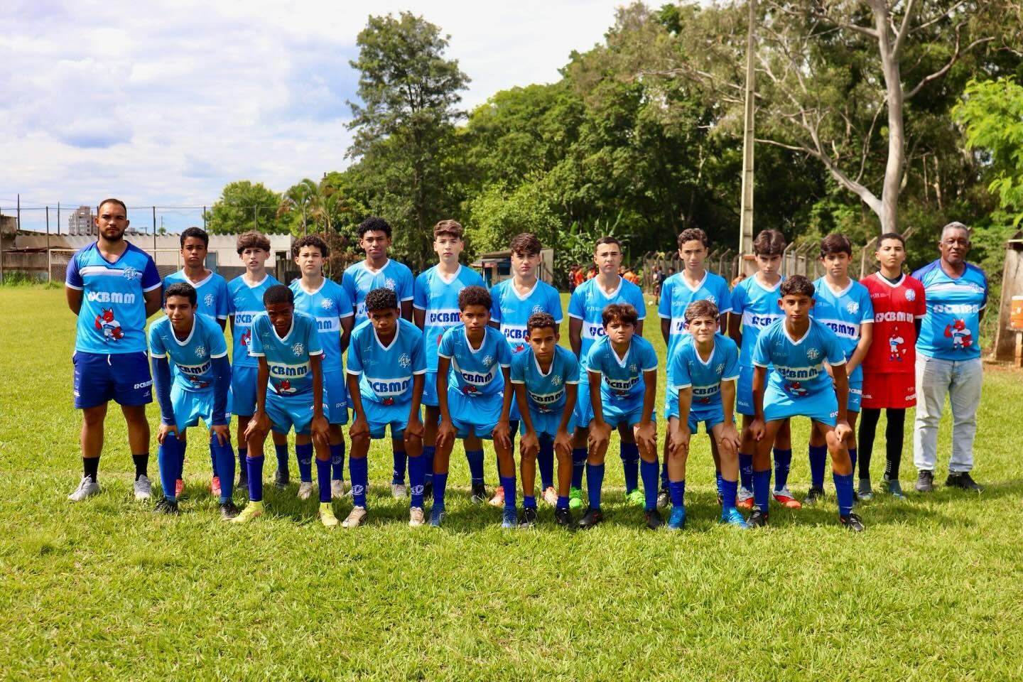 Com a presença das famílias, Projeto Lobinho realiza jogo-treino contra a equipe Gol de Placa