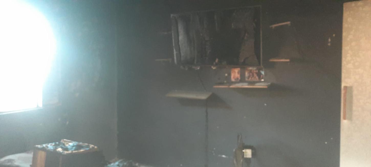 Incêndio em casa no bairro Domingos Zema pode ter sido causado por familiar