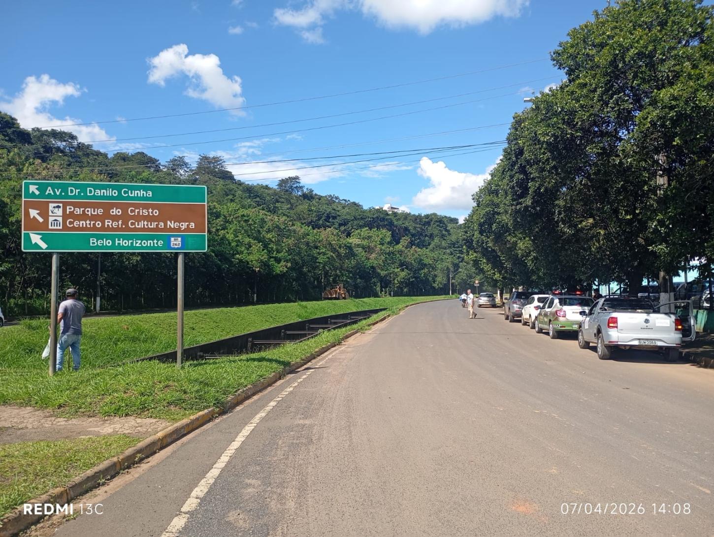 Obra na rede de drenagem altera trânsito na Avenida Dâmaso Drummond