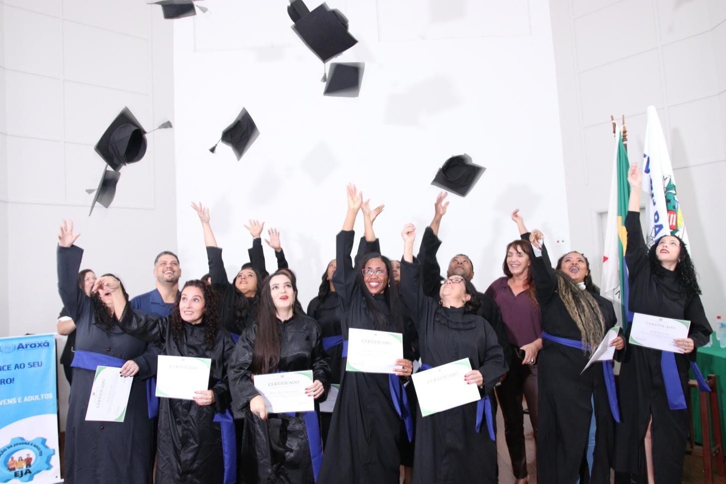 Prefeitura de Araxá forma 36 alunos da EJA e mantém matrículas abertas o ano todo