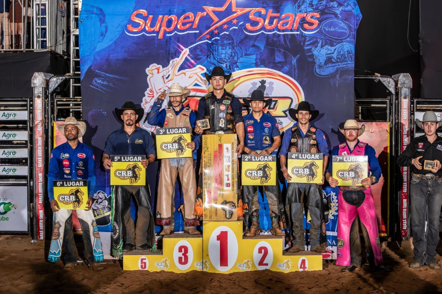 Vinícius Arcanjo é o grande campeão do rodeio do Araxá Rodeio Show