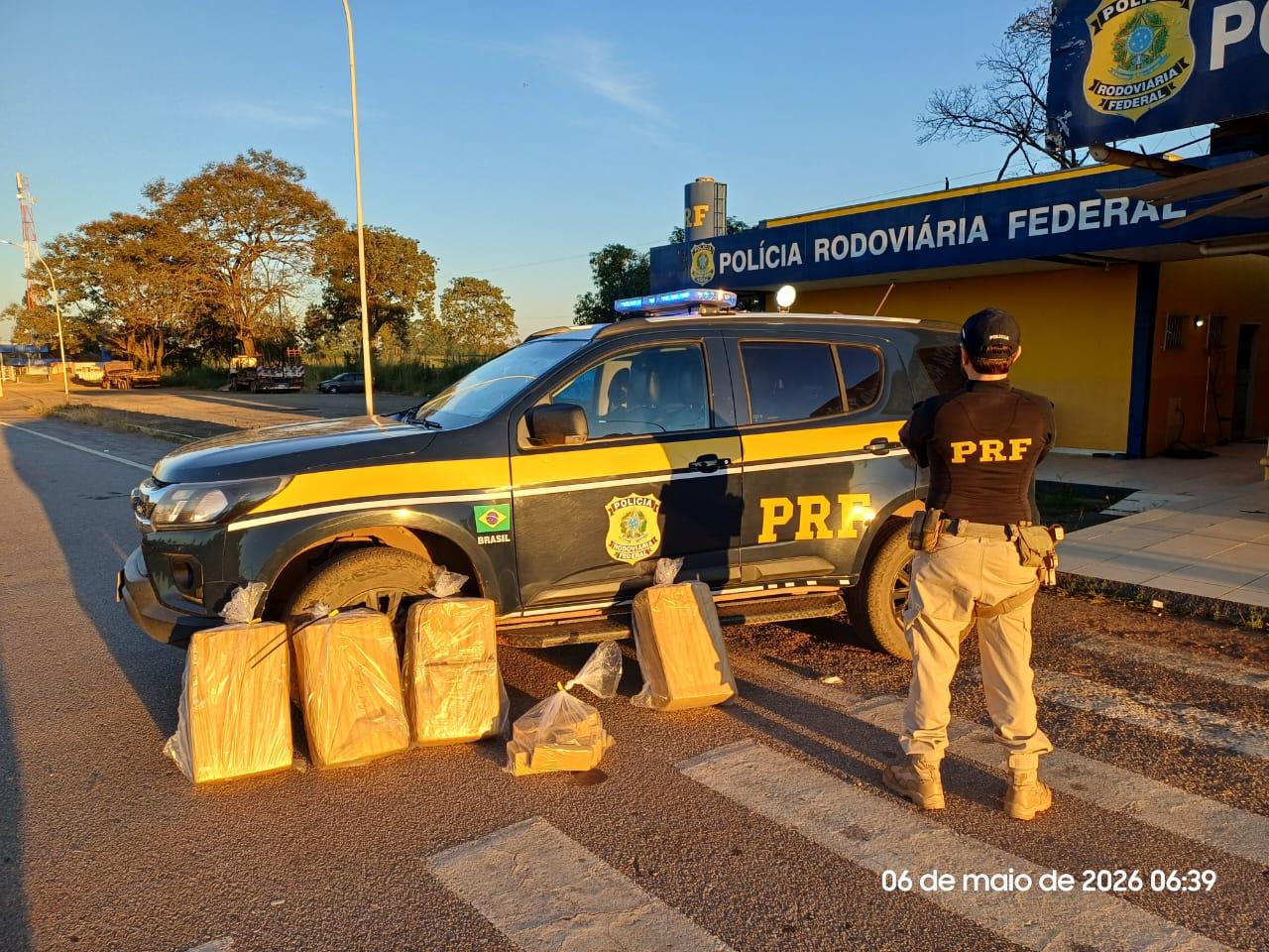 PRF apreende 107 kg de maconha após perseguição na BR-262
