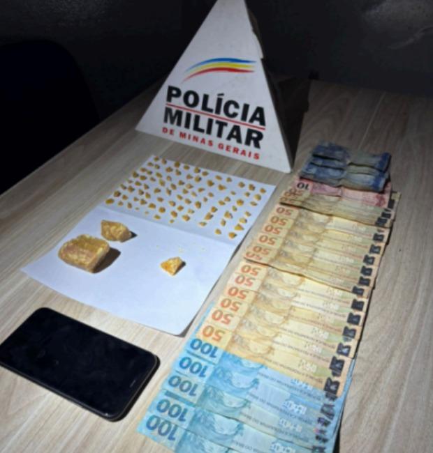 Suspeito é preso por tráfico com mais de 80 pedras de crack em Araxá